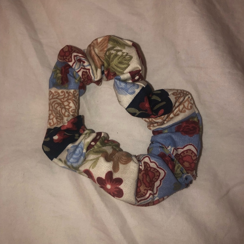 HANDMADE Scrunchies😊